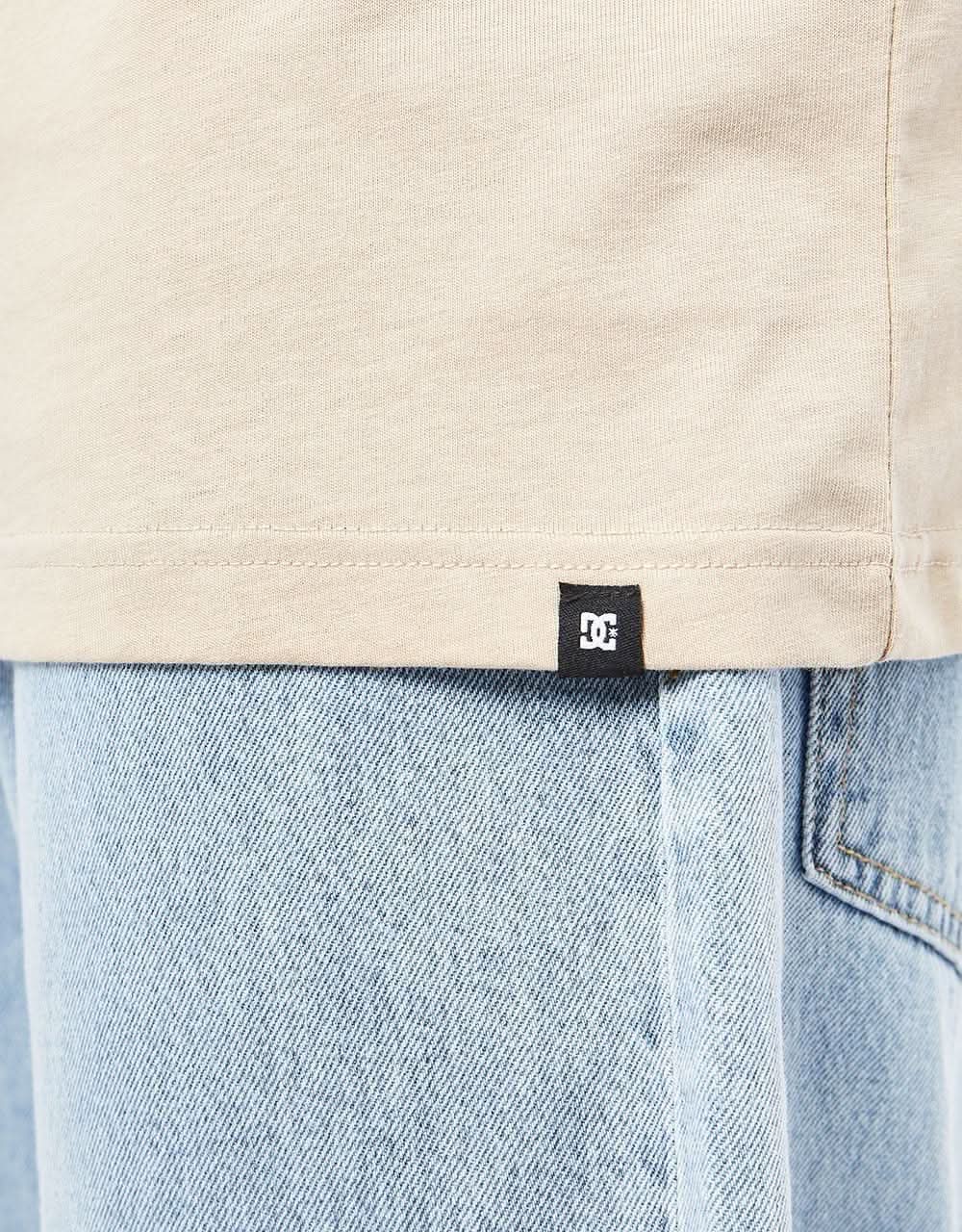 DC Outdoorsman T-Shirt - Plaza Taupe