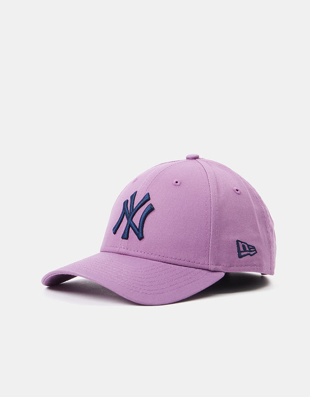 New Era  9Forty® New York Yankees League Essential  Cap - Purple Nitro/Navy