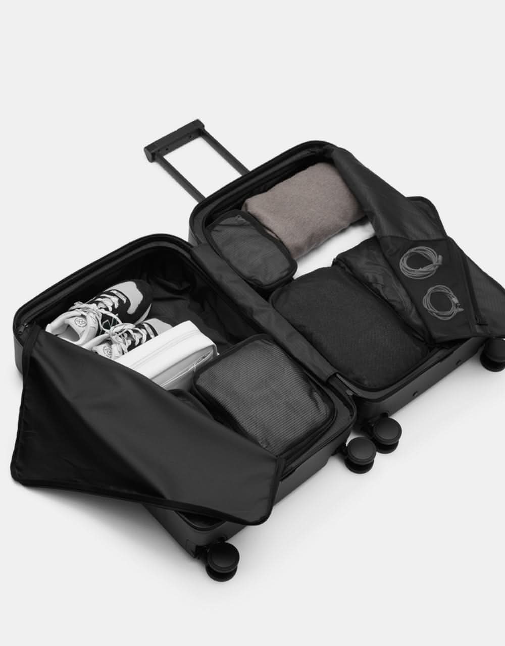 Db Ramverk Medium Check-in Luggage - Black Out