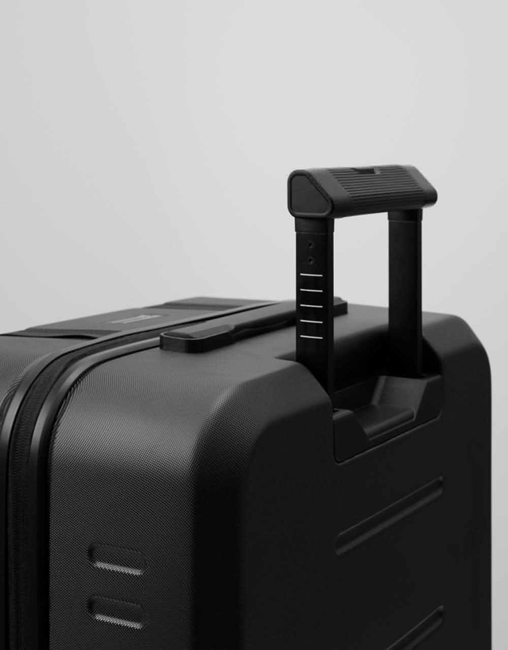 Db Ramverk Medium Check-in Luggage - Black Out