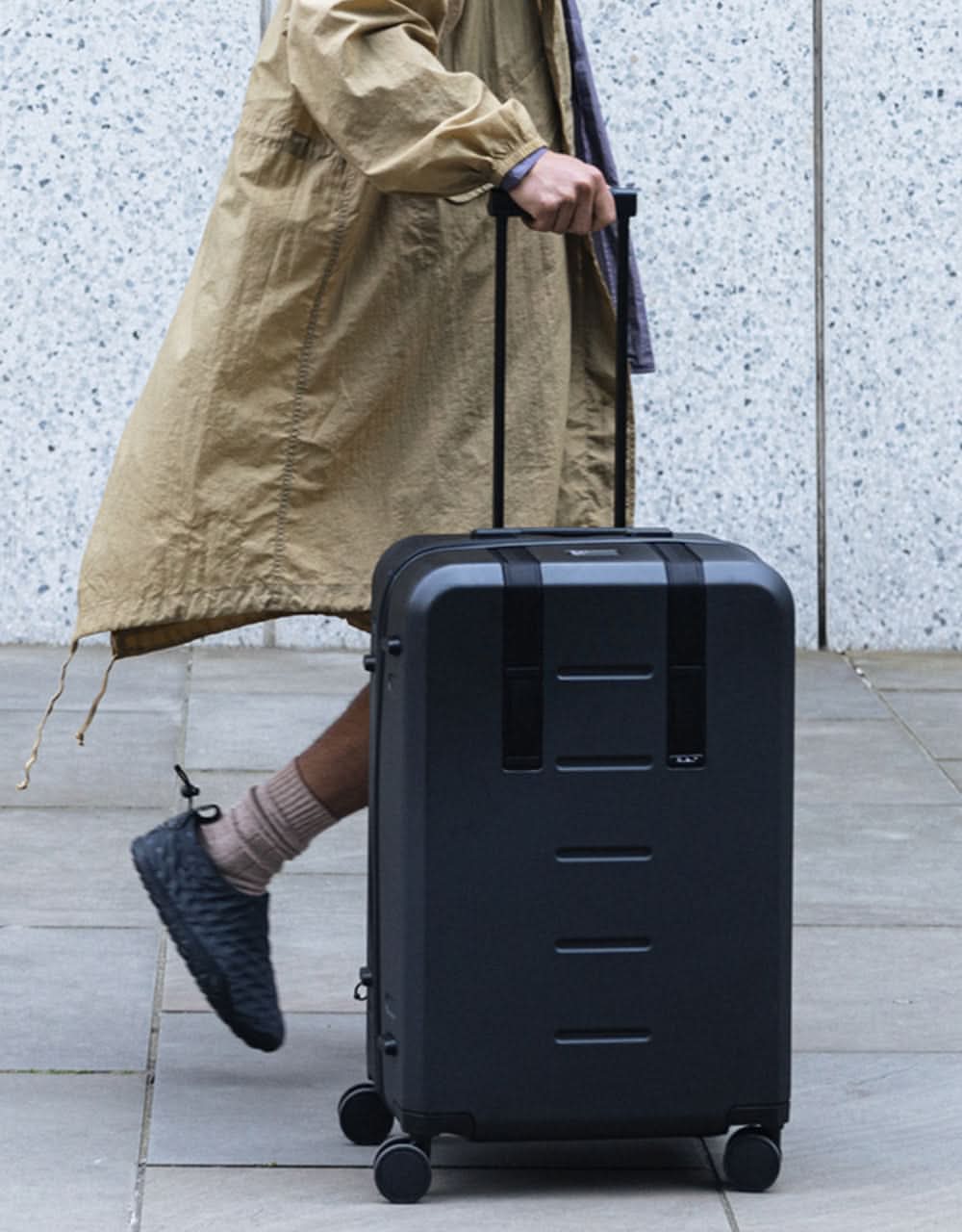 Db Ramverk Medium Check-in Luggage - Black Out