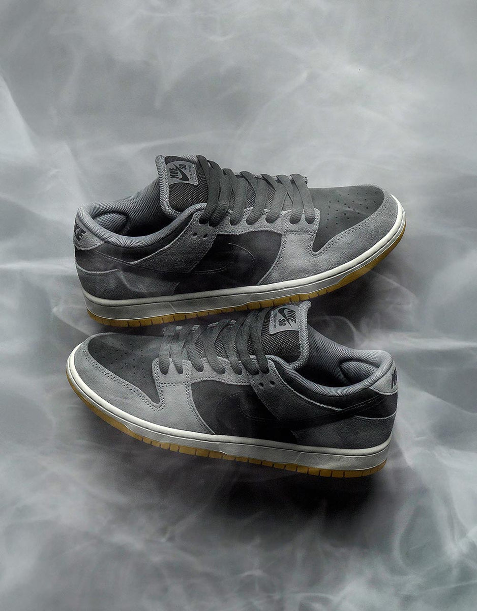 靴 Nike SB Dunk Low \"Black and Smoke Grey\" Nike SB Dunk Low Dark Smoke Grey 😮‍💨 Shoe Review