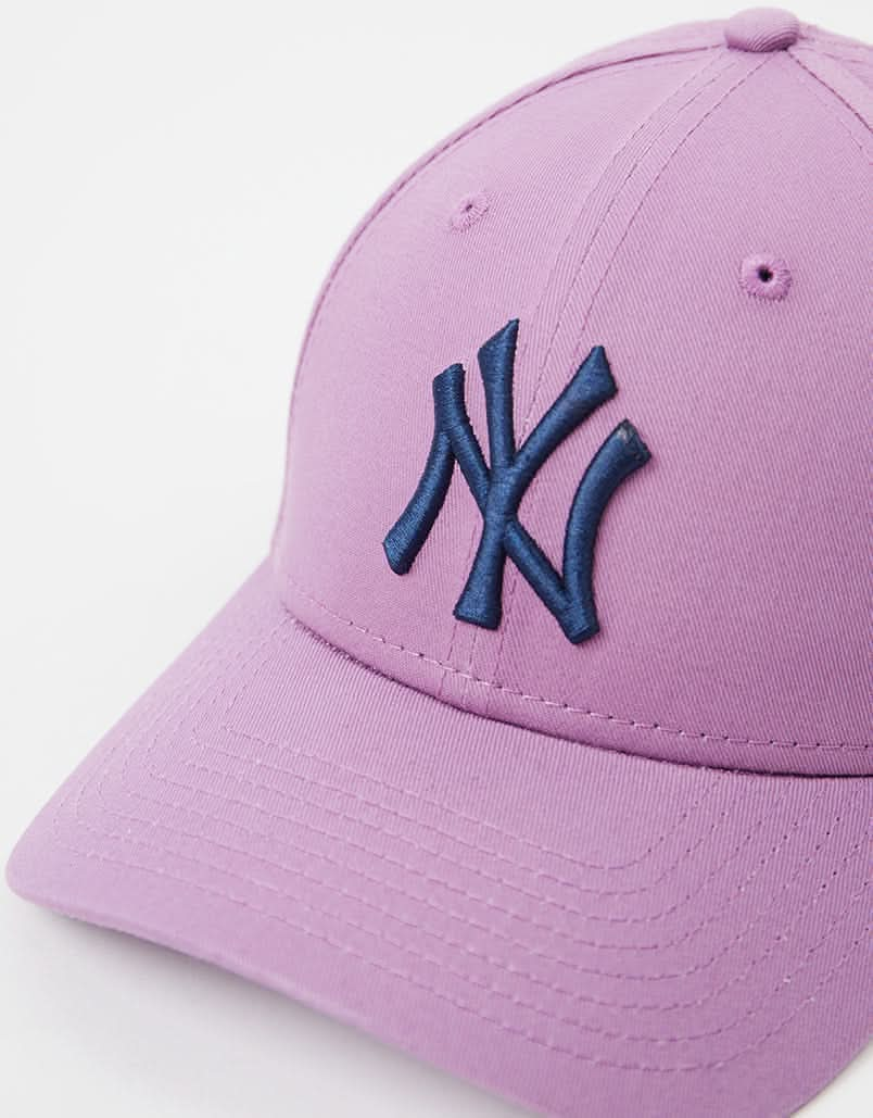 New Era  9Forty® New York Yankees League Essential  Cap - Purple Nitro/Navy