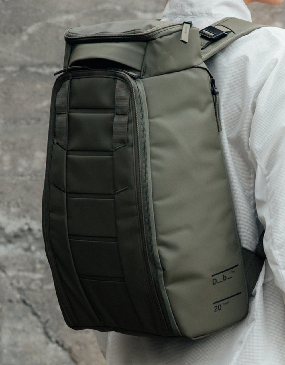 Db Hugger 20L Backpack - Moss Green