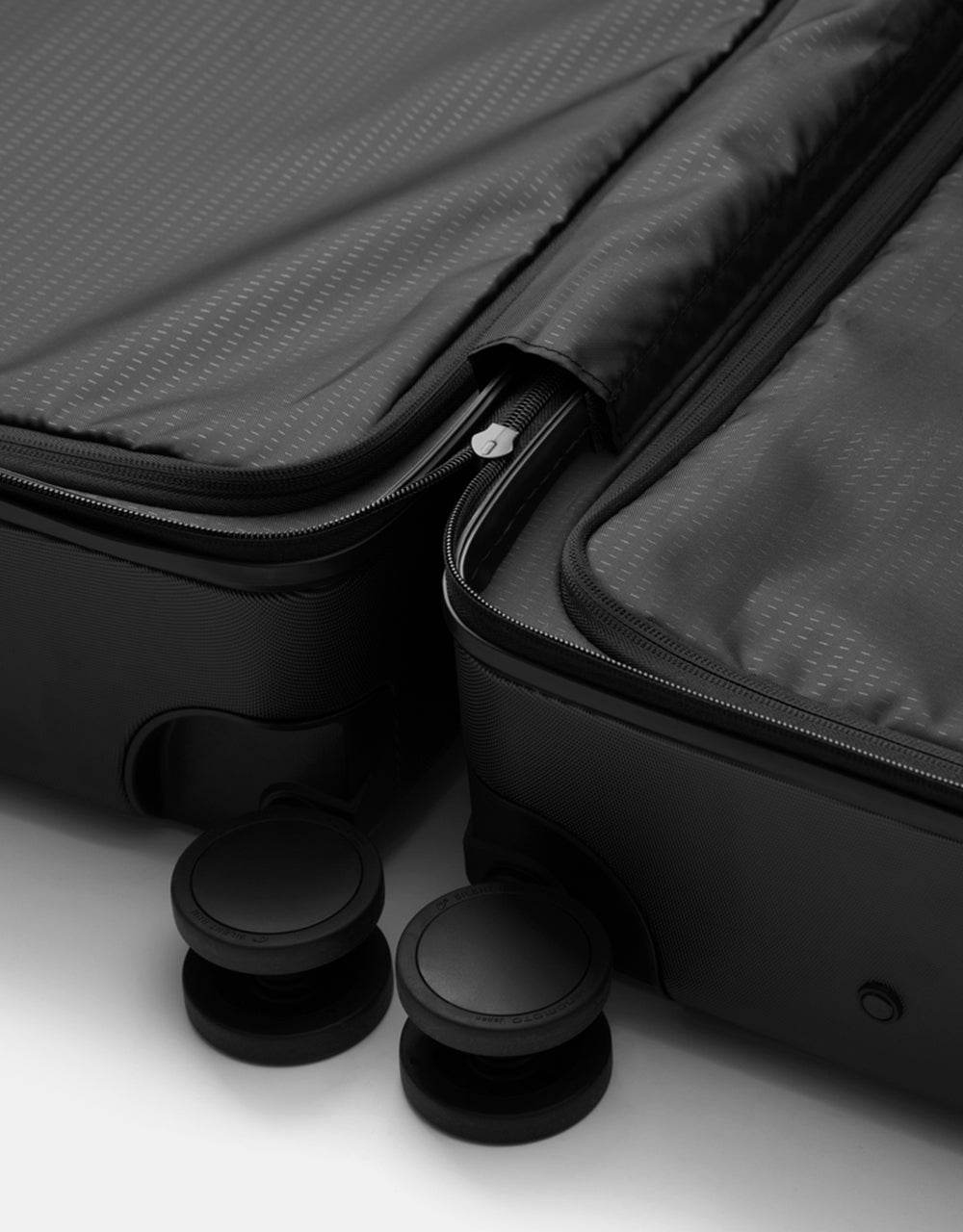 Db Ramverk Carry-On Luggage - Black Out