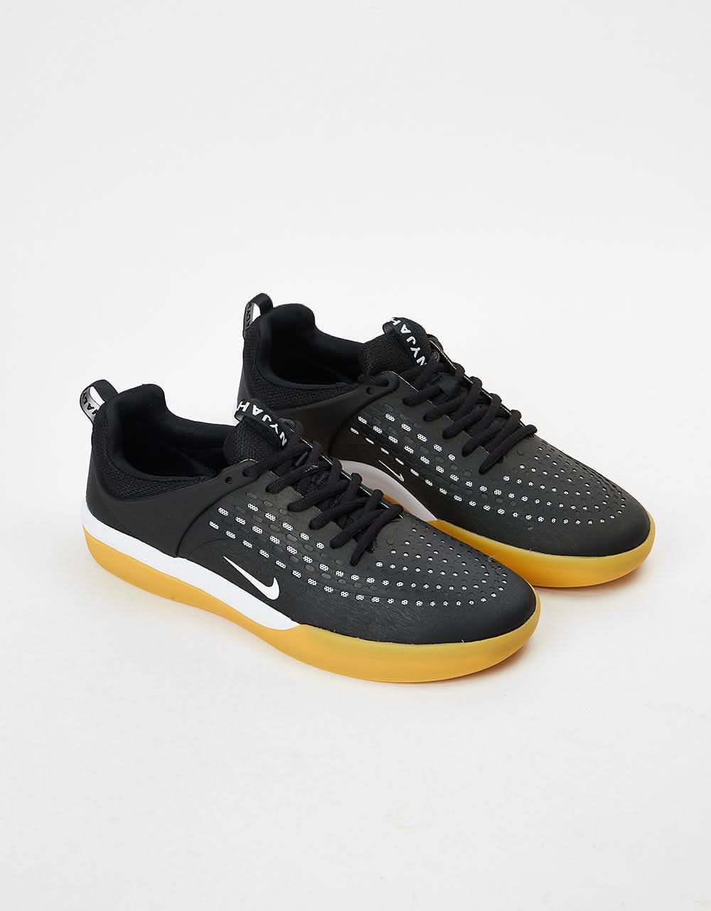 nyjah black gum nike