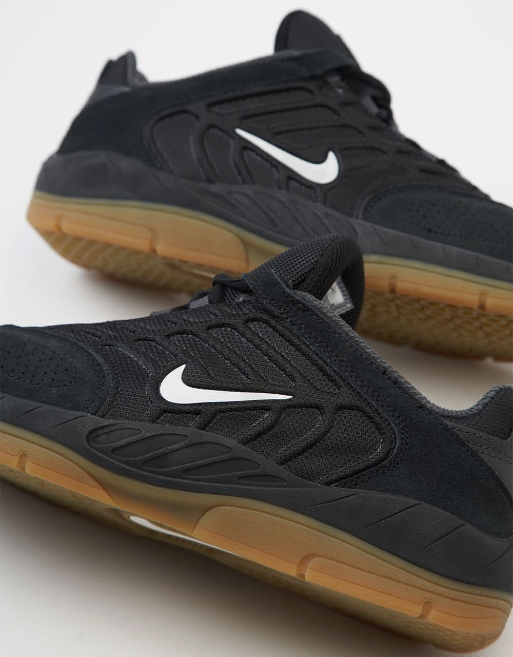 Nike SB Vertebrae Skate Shoes - Black/Summit White-Anthracite-Black-Gum Lt Brown