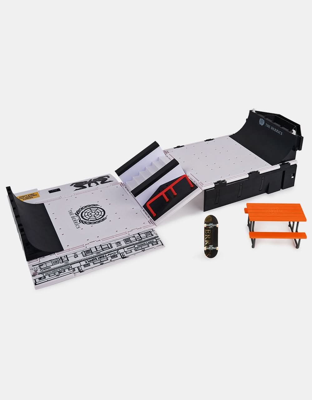 Tech Deck Fingerboard XConnect The Berrics Transforming Skatepark
