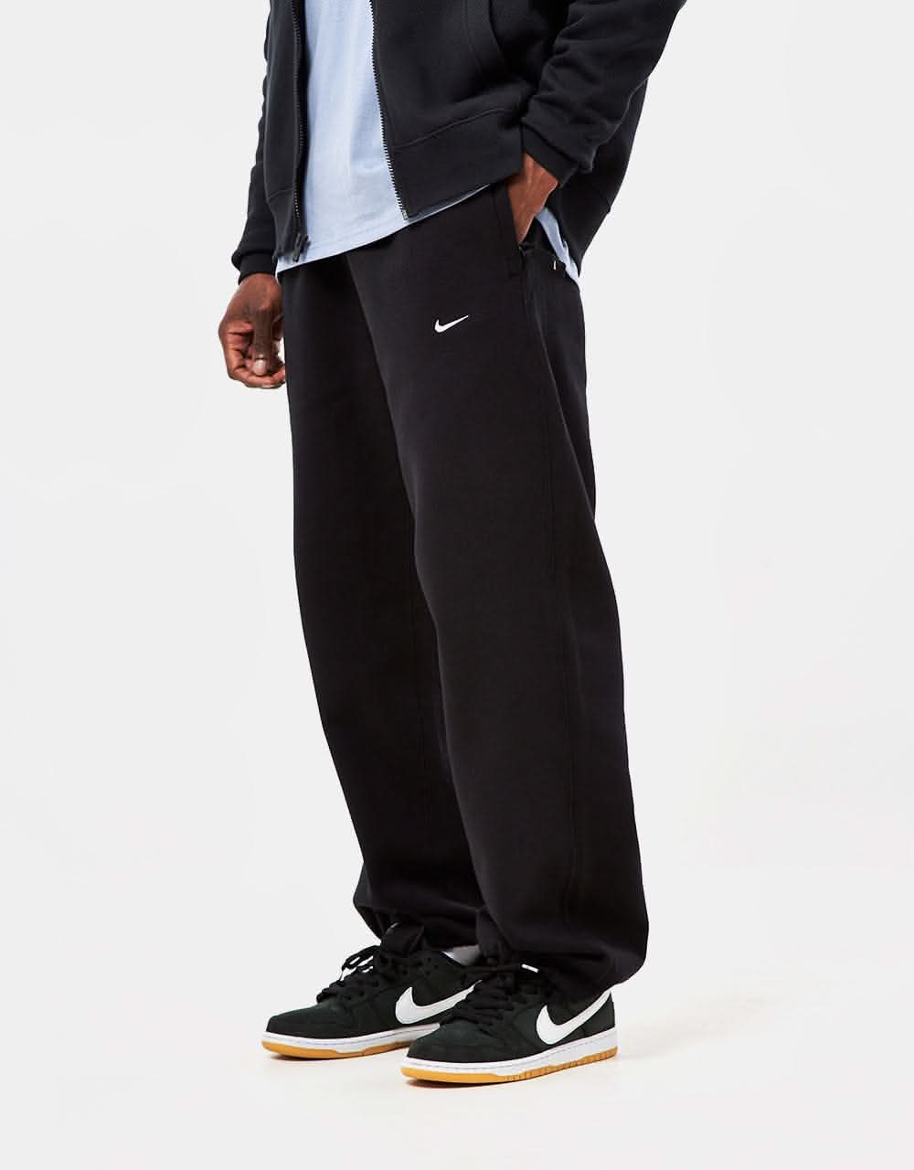Nike Solo Swoosh Sweatpants (Straight) Black/White – Route One