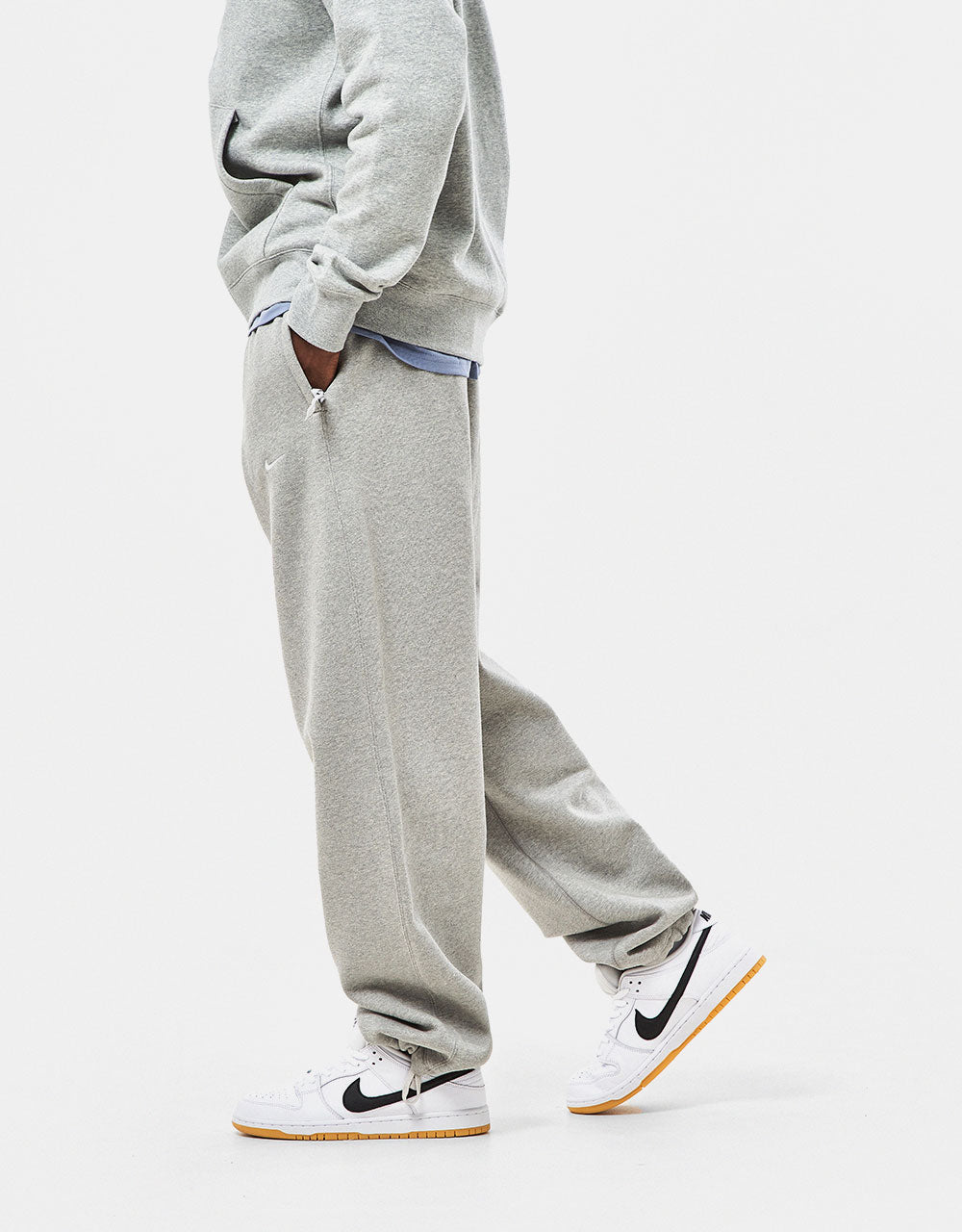 Nike Solo Swoosh Sweatpants - Dark Grey Heather/White