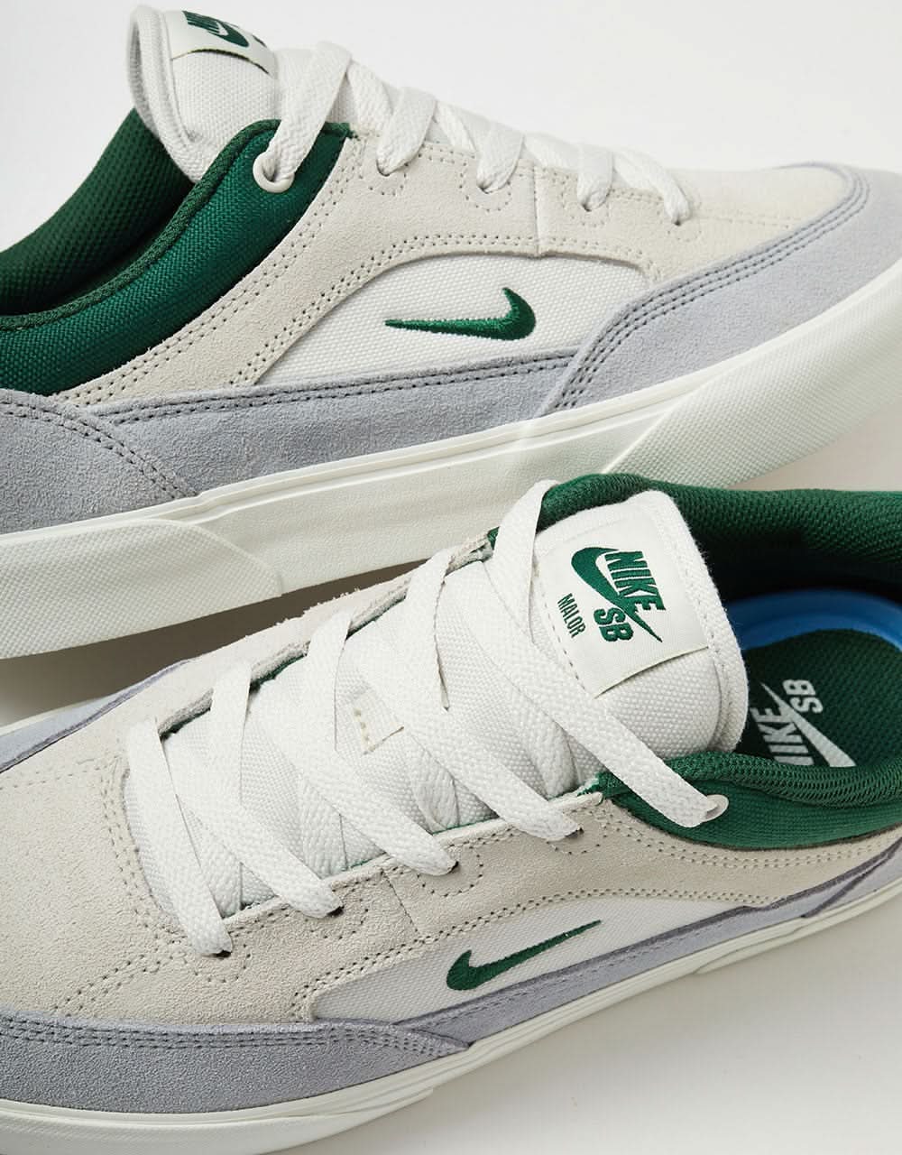 Nike vans looking shoes hot sale