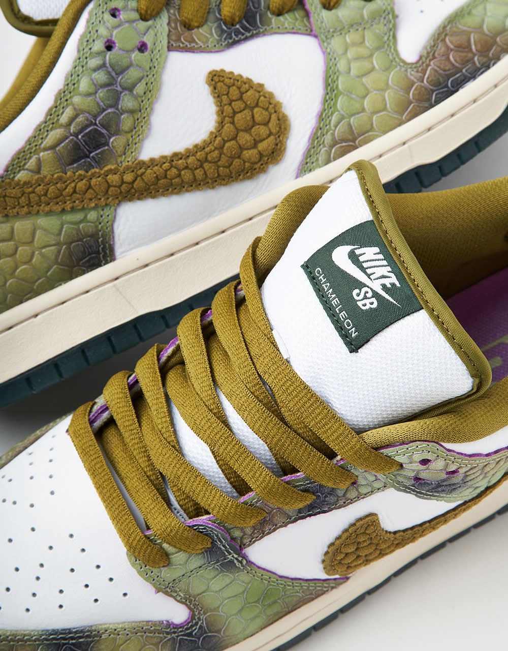 Nike SB 'Alexis Chameleon' Dunk Low Pro QS Skate Shoes - Oil Green