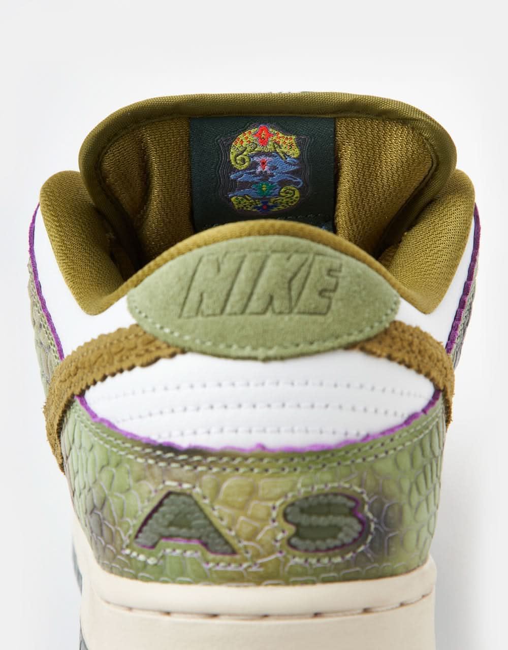 Nike SB 'Alexis Chameleon' Dunk Low Pro QS Skate Shoes - Oil Green
