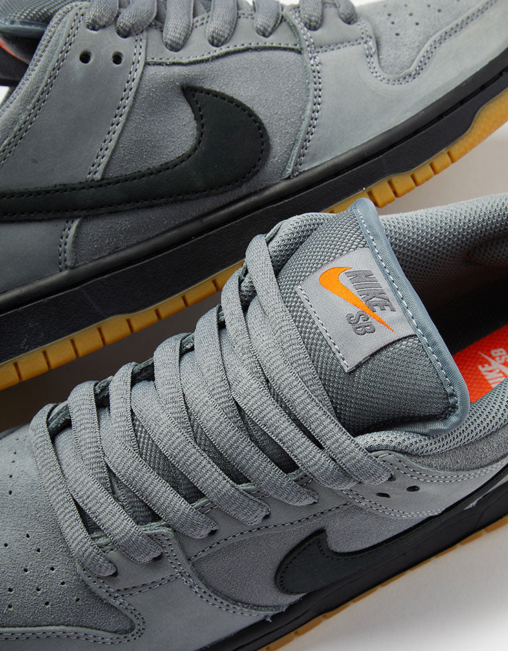 靴 Nike SB Dunk Low ISO Cool Grey/Black nikesb Dunk Low ISO cool grey/black available in-store 🩶 🖤