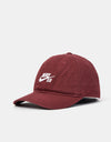 Nike SB Unstructured Flat Bill Cap - Dark Team Red/White