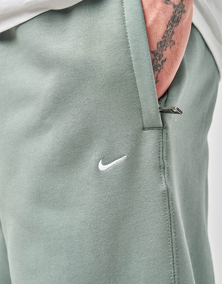 clay green nike