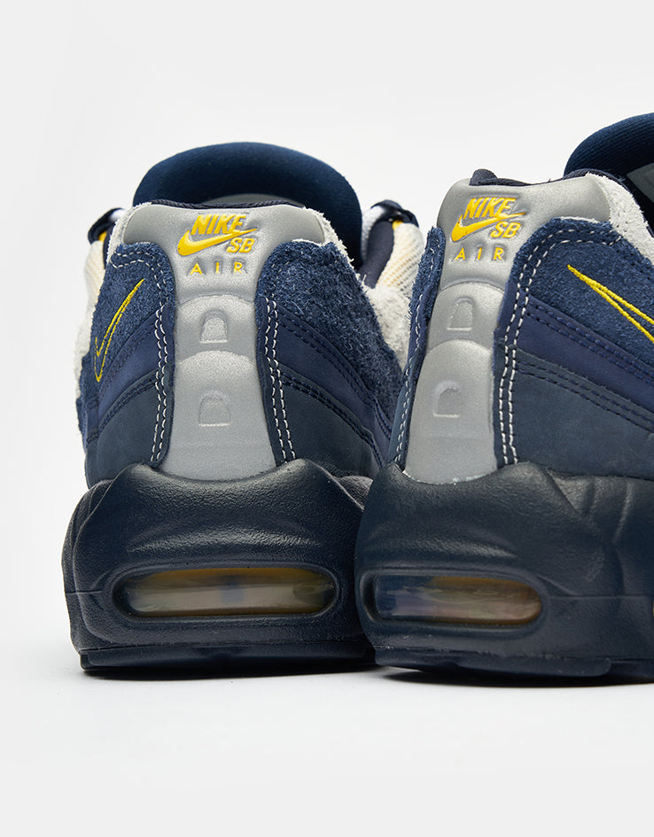 Nike SB x Eric Koston Air Max 95 Skate Shoes - Obsidian/Speed