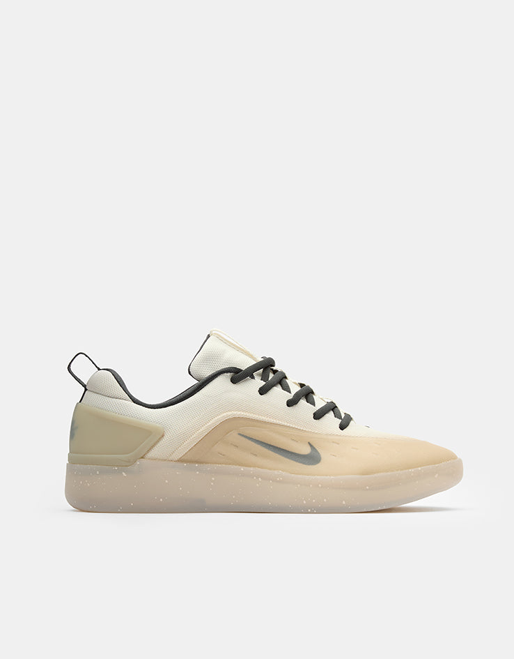 Nike SB Zoom Nyjah 4 Skate Shoes - Desert Khaki/Dk Smoke Grey