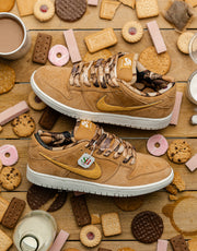 NOTE Manchester x Nike SB 'Biscuits' Dunk Low Pro QS Skate Shoes - Flax/Honeycomb-Summit White