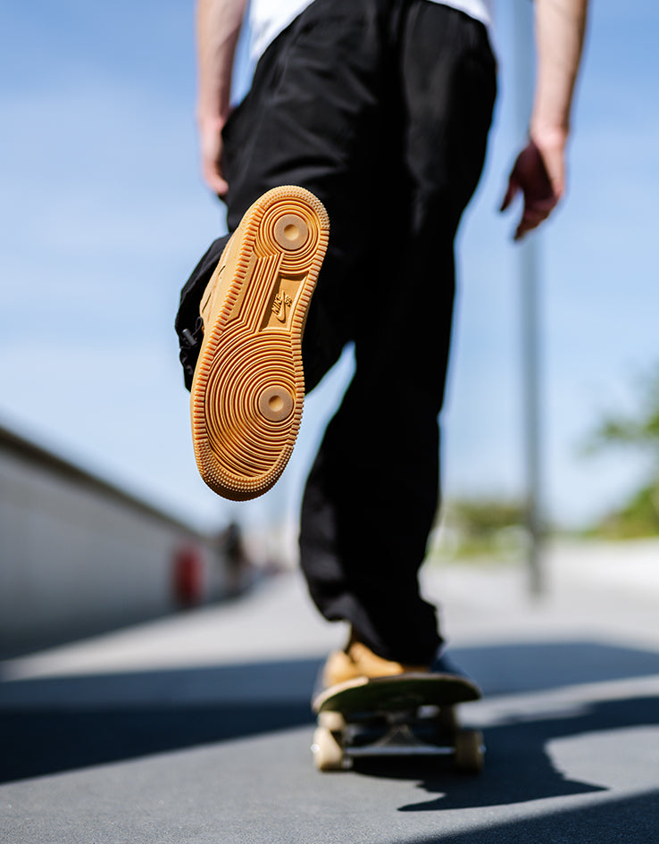 Nike SB Air Force 1 Skate Shoes - Flax/Flax-Black-Gum Light Brown