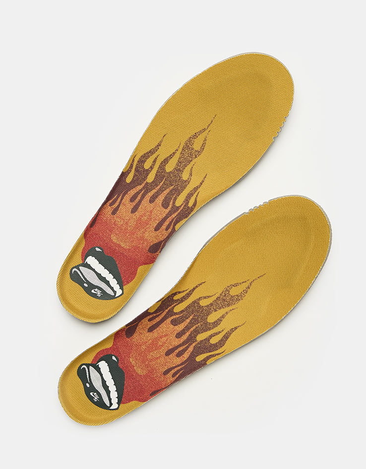 Nike SB Dunk Low Pro Skate Shoes - Saffron Quartz/Saffron Quartz-Pear