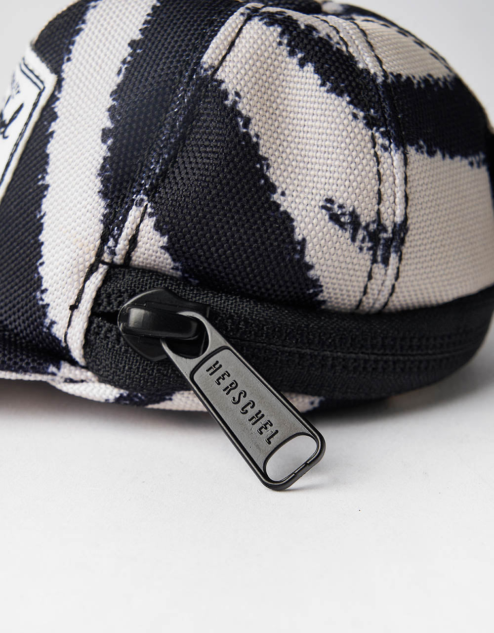 Herschel Sylas Classic Cap Bag Charm - Zebra