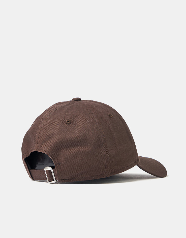 New Era New York Yankees League Essential 9FORTY® Strapback Cap - Dark Brown