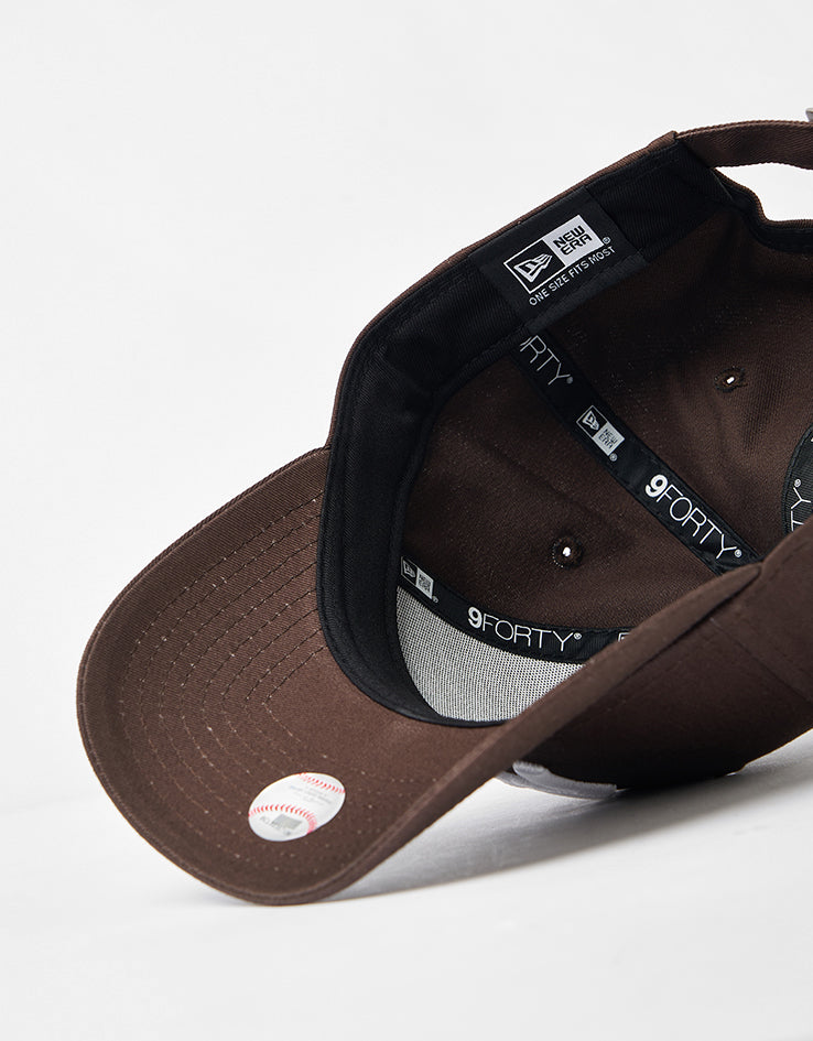 New Era New York Yankees League Essential 9FORTY® Strapback Cap - Dark Brown