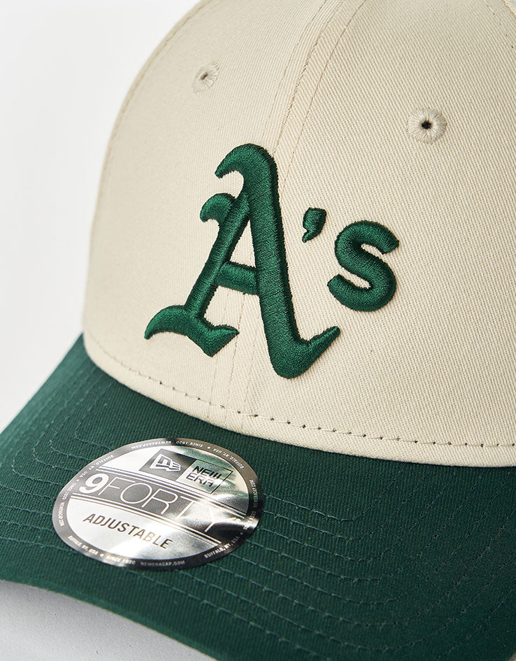 New Era Oakland A-s Colour Block 9FORTY® Strapback Cap - Light Cream/Dark Green