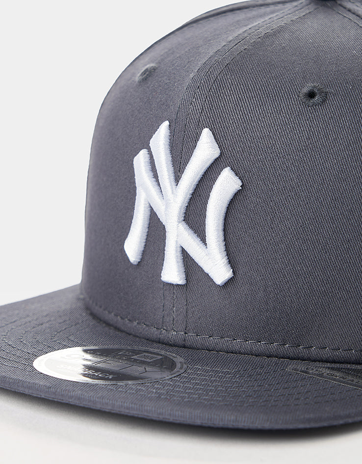 New Era New York Yankees League Essential 9FIFTY® Snapback Cap - Grey/White