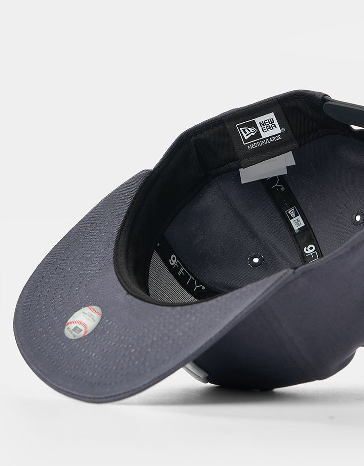 New Era New York Yankees League Essential 9FIFTY® Snapback Cap - Grey/White