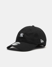 New Era New York Yankees Mini Logo 9TWENTY® Strapback Cap - Black/White