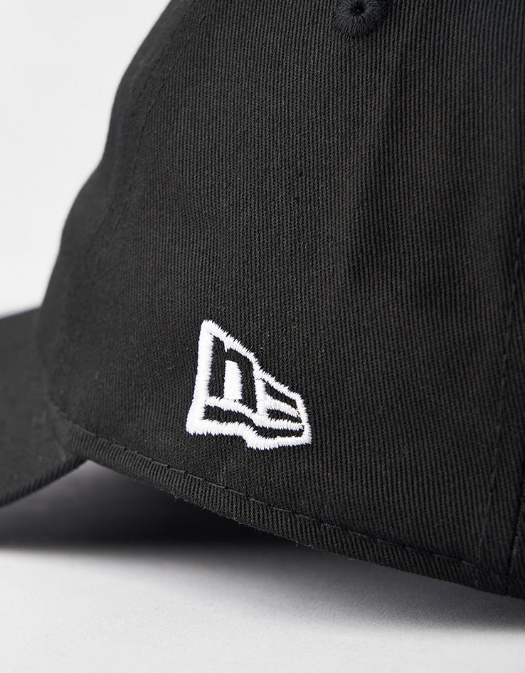New Era New York Yankees League Essential 9TWENTY® Strapback Cap - Black/White