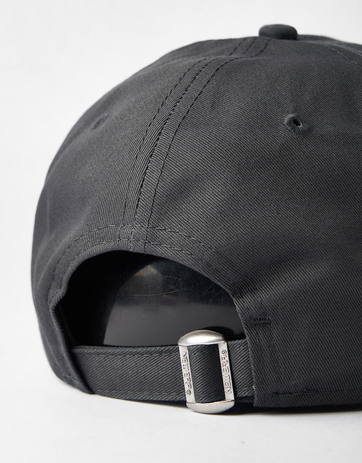 New Era New York Yankees League Essential 9FORTY® Strapback Cap - Charcoal