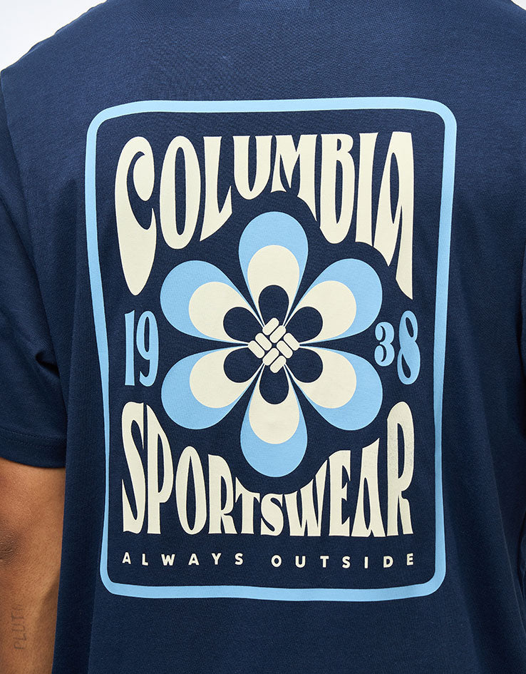 Columbia CSC™ Outdoor Back Graphic T-Shirt - Collegiate Navy/Flower Power Badge