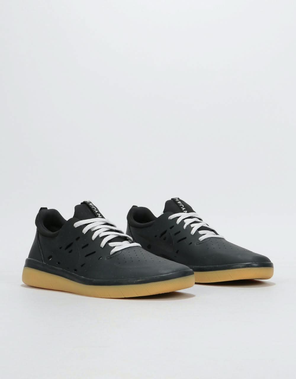 Sb nyjah free black and gum skate shoes Clearance