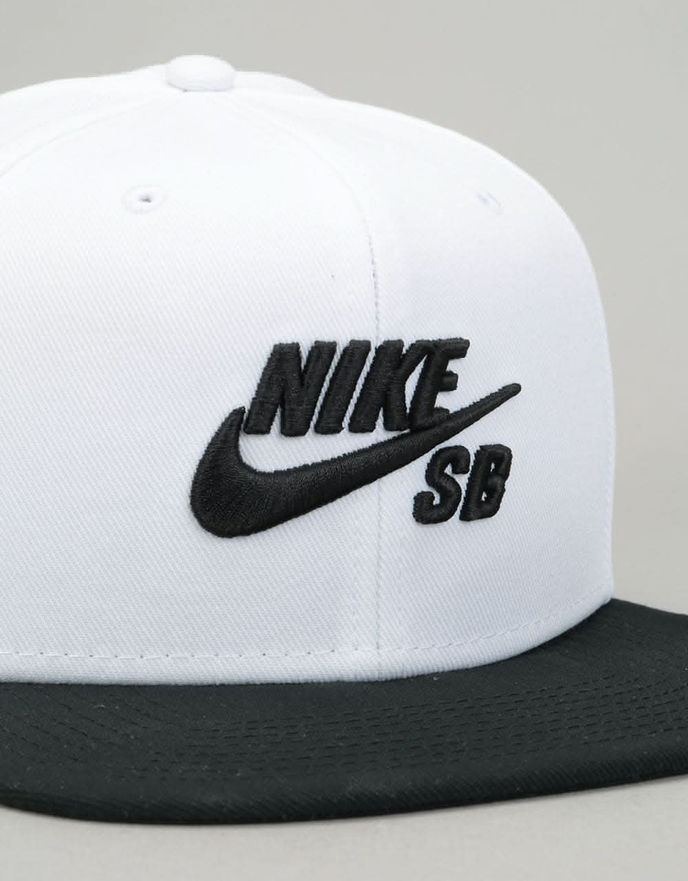 Nike SB Icon Snapback Cap - White/Black/Black/Black