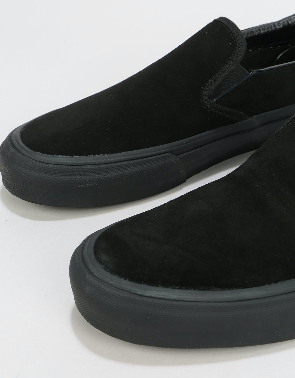 Straye Ventura Slip-On Skate Shoes - Black/Black Suede