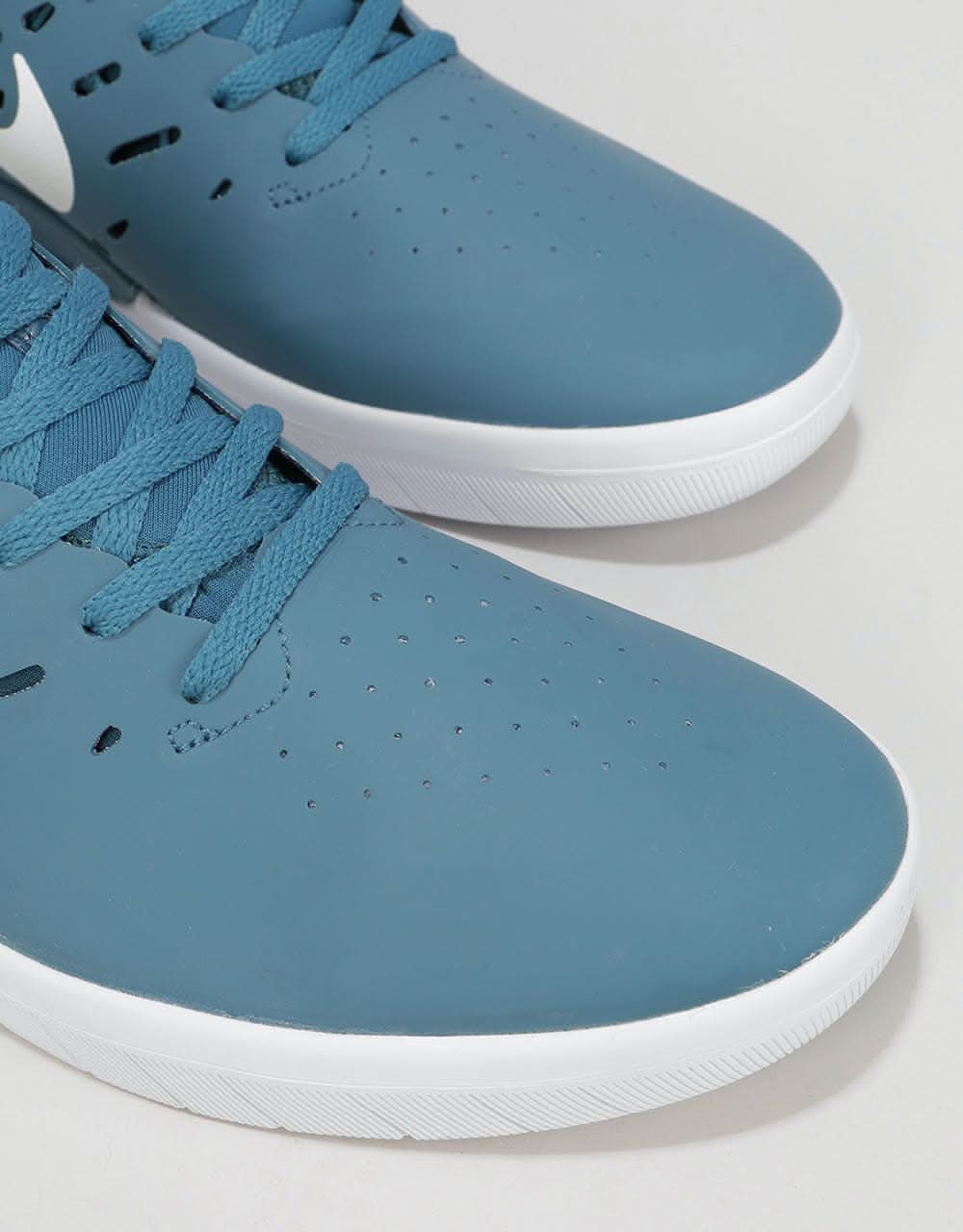 Nike SB Nyjah Free Skate Shoes Thunderstorm White Obsidian