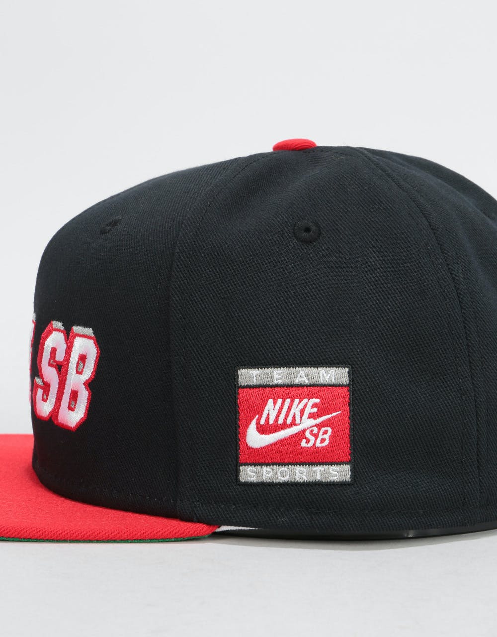 Nike SB Pro Snapback Cap - Black/University Red/University Red