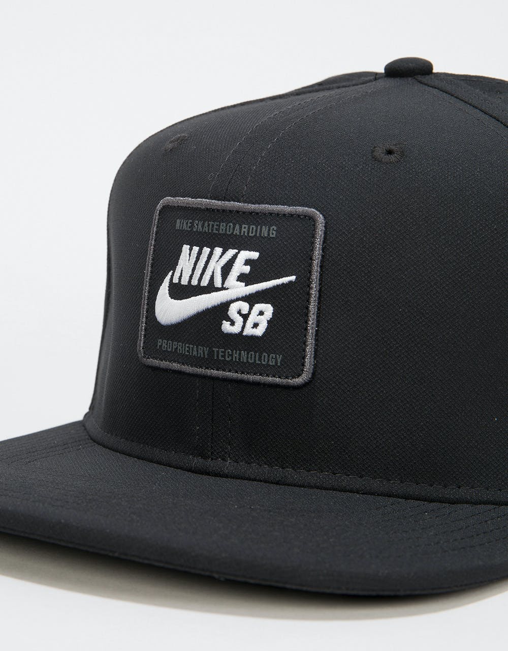 Nike SB Aerobill Pro 2.0 Snapback Cap - Black/White