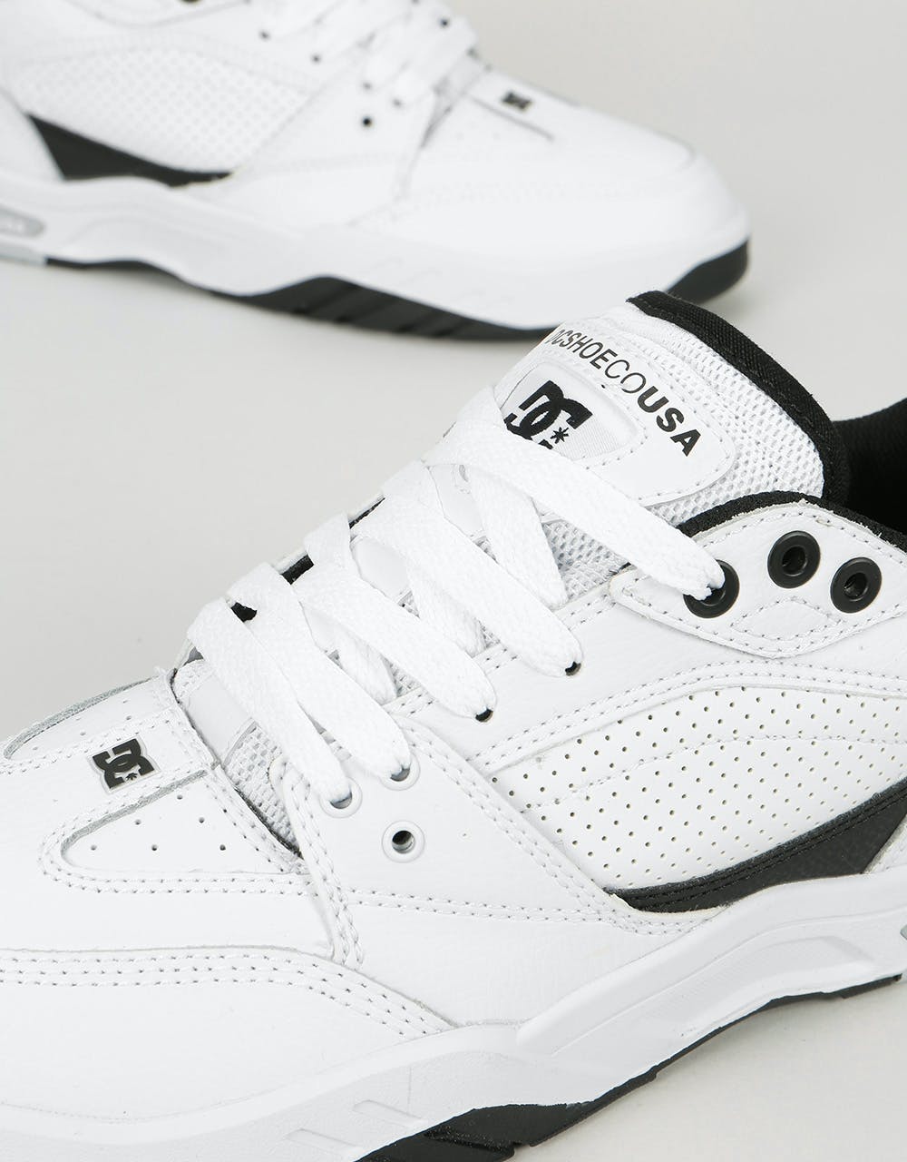 DC Maswell Skate Shoes - White/Black