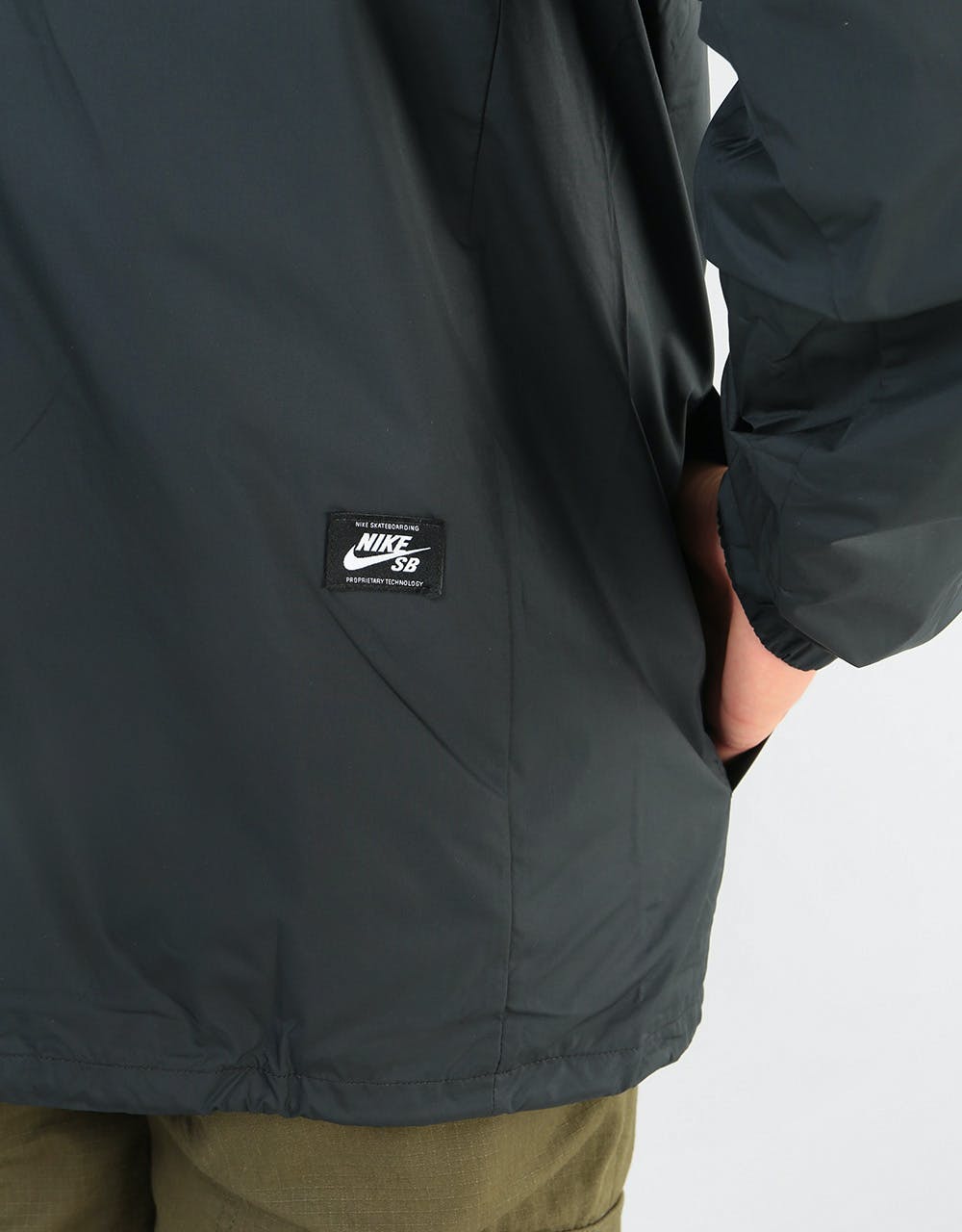 Nike SB Shield Essential Coaches Jacket - Black/Black/Summit White