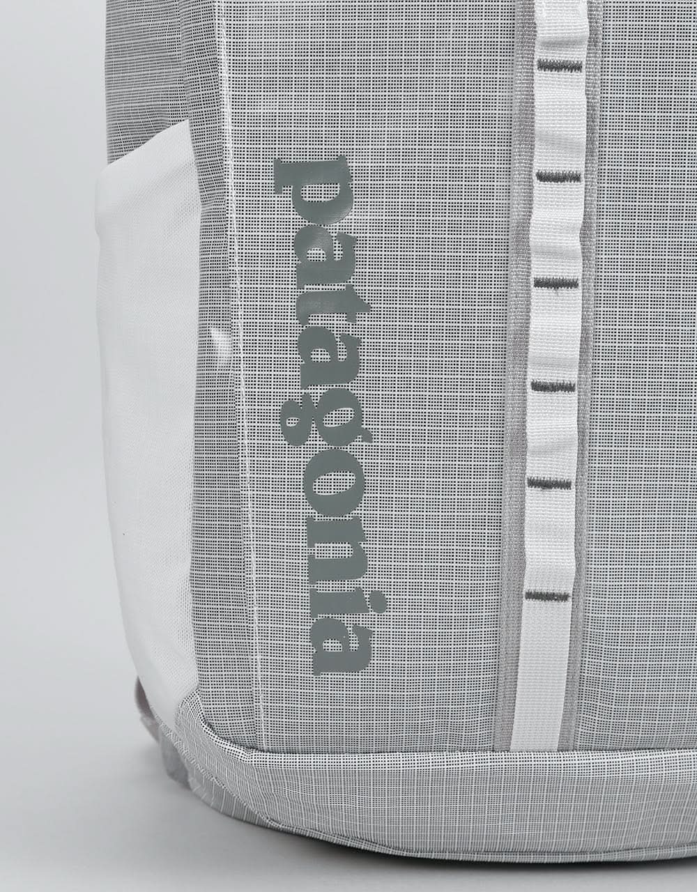 Patagonia black hole 2025 pack 25l birch white