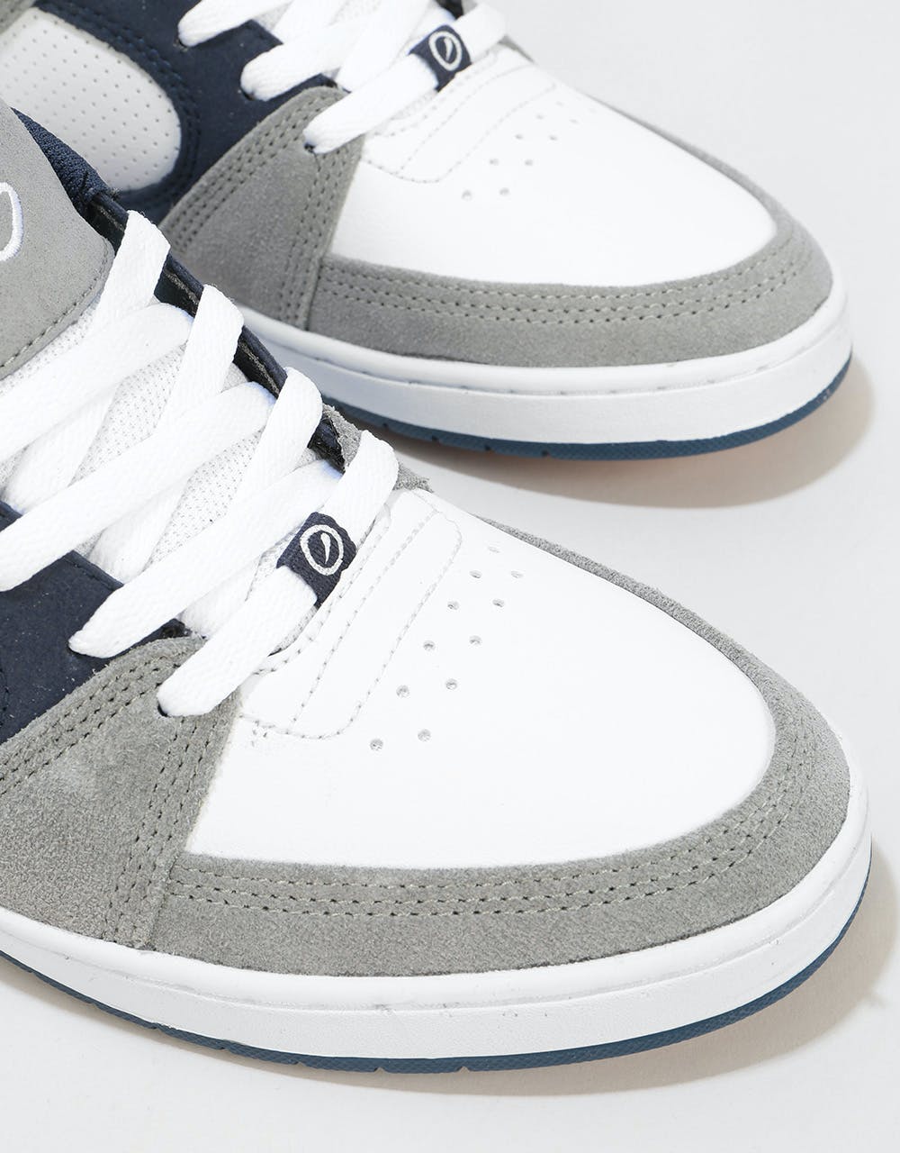 éS Accel Slim Skate Shoes - Grey/White/Navy