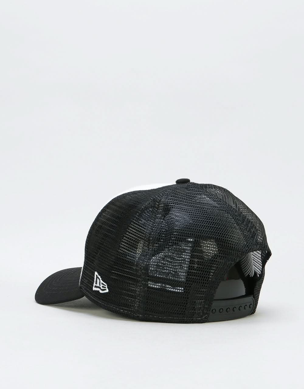 New Era x Santa Cruz 9Forty Slasher Trucker Cap - White/Black
