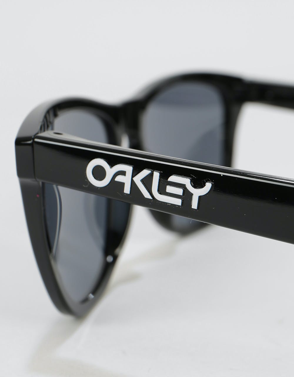 Oakley Frogskins Sunglasses - Polished Black (Grey Lens)