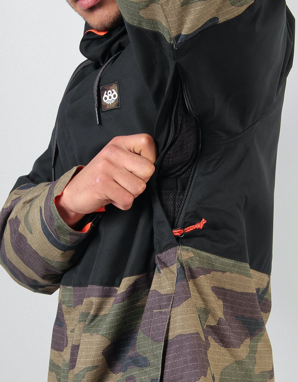 686 Foundation Insulated 2020 Snowboard Jacket - Dark Camo Colourblock