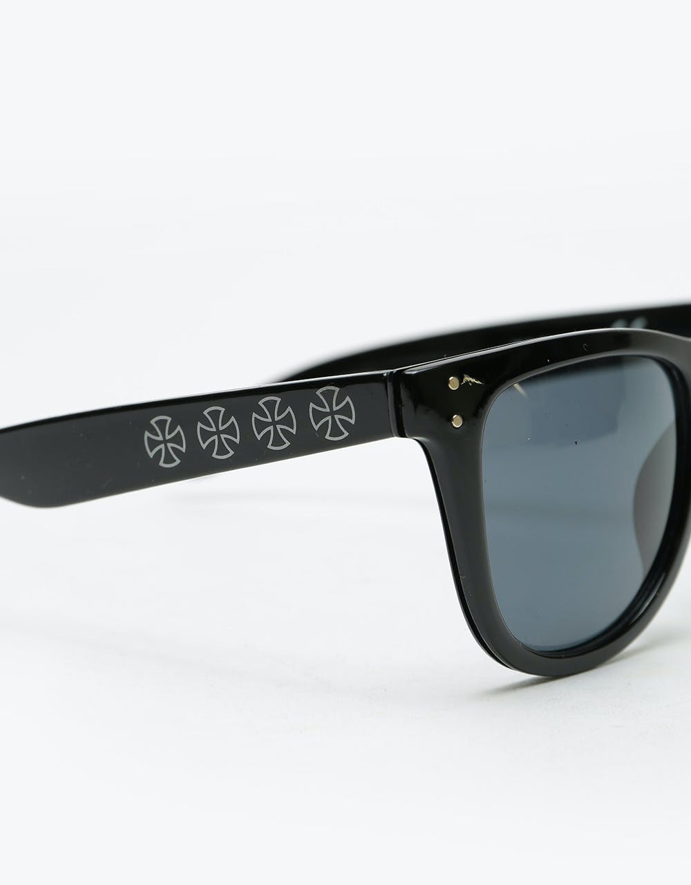 Independent Manner Sunglasses - Black