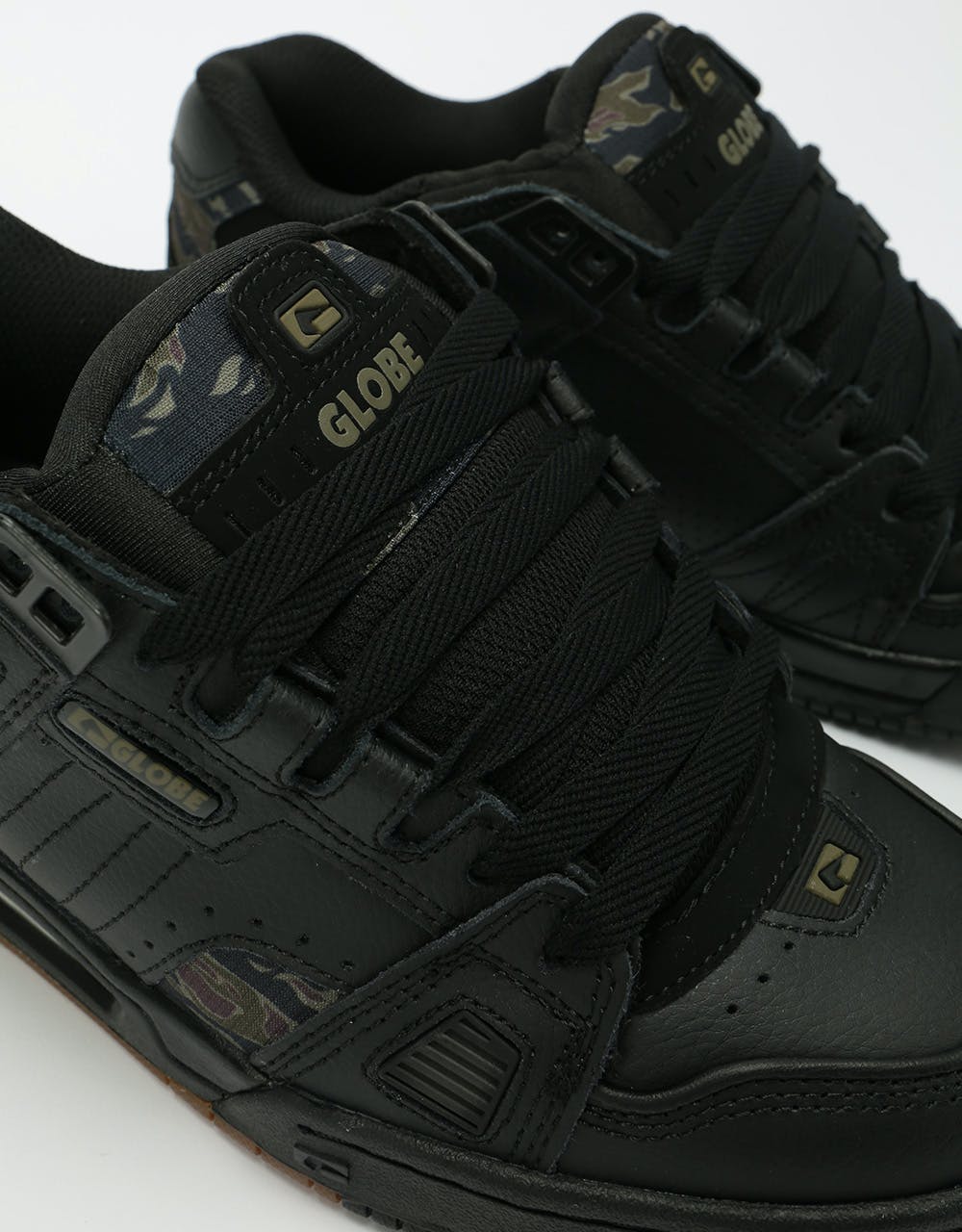 Globe Sabre Skate Shoes - Black/Tiger Camo/Gum